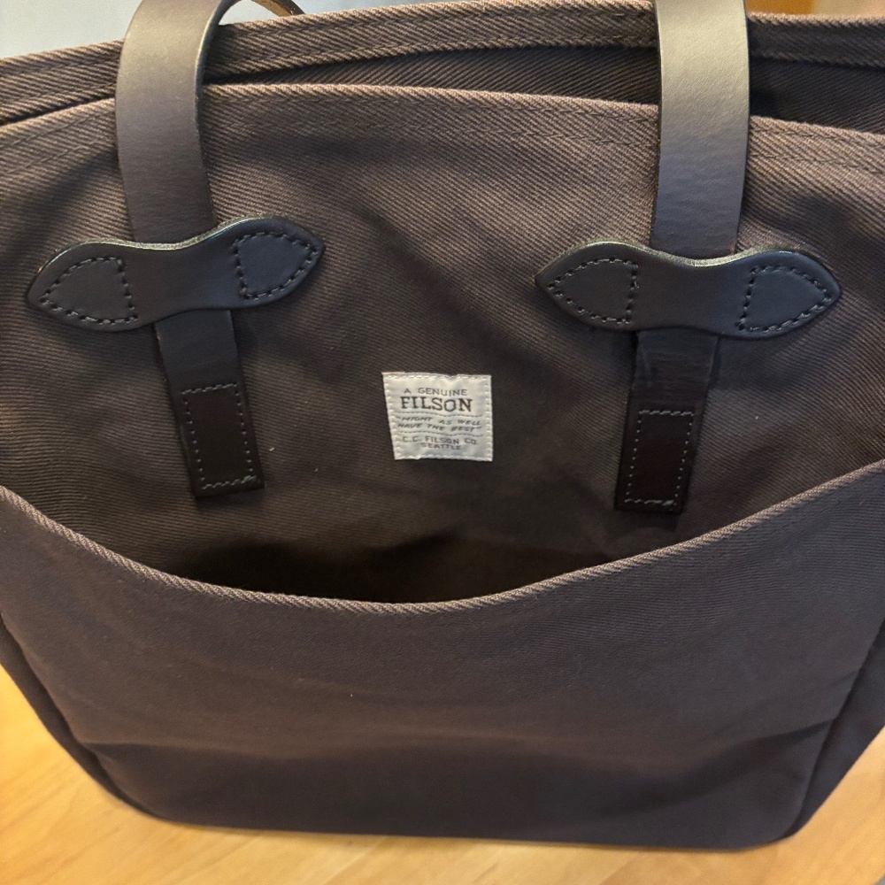 Filson zipperless Tote - discontinued item, pristine condition - dark brown